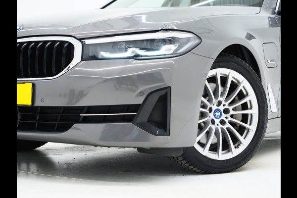 BMW 5 Serie Touring 520e | Leder | HUD | Adaptive Cruise | 360 | Dodehoek | Sfeerlicht | Stoelverwarming