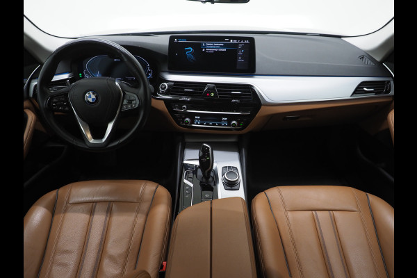 BMW 5 Serie Touring 520e | Leder | HUD | Adaptive Cruise | 360 | Dodehoek | Sfeerlicht | Stoelverwarming