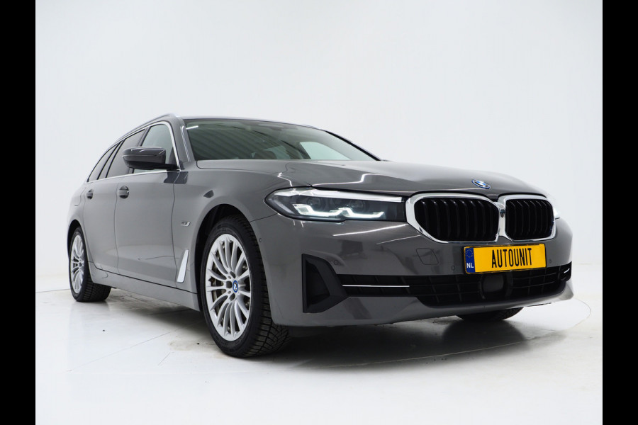 BMW 5 Serie Touring 520e | Leder | HUD | Adaptive Cruise | 360 | Dodehoek | Sfeerlicht | Stoelverwarming