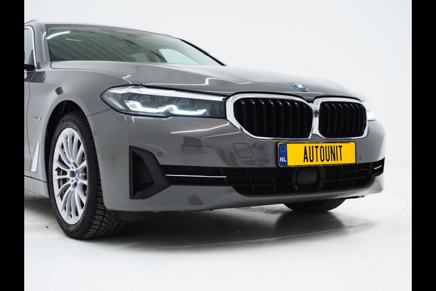 BMW 5 Serie Touring 520e | Leder | HUD | Adaptive Cruise | 360 | Dodehoek | Sfeerlicht | Stoelverwarming