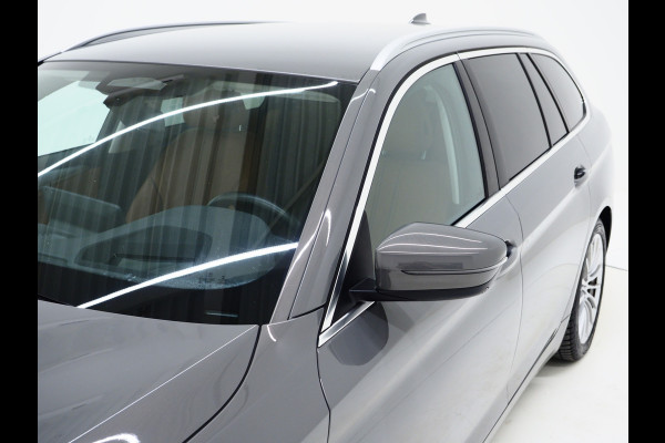 BMW 5 Serie Touring 520e | Leder | HUD | Adaptive Cruise | 360 | Dodehoek | Sfeerlicht | Stoelverwarming