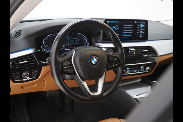 BMW 5 Serie Touring 520e | Leder | HUD | Adaptive Cruise | 360 | Dodehoek | Sfeerlicht | Stoelverwarming