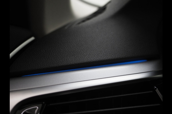 BMW 5 Serie Touring 520e | Leder | HUD | Adaptive Cruise | 360 | Dodehoek | Sfeerlicht | Stoelverwarming