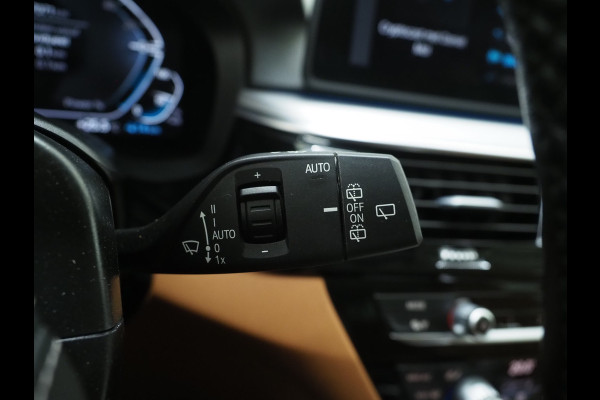 BMW 5 Serie Touring 520e | Leder | HUD | Adaptive Cruise | 360 | Dodehoek | Sfeerlicht | Stoelverwarming