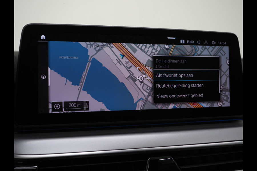 BMW 5 Serie Touring 520e | Leder | HUD | Adaptive Cruise | 360 | Dodehoek | Sfeerlicht | Stoelverwarming