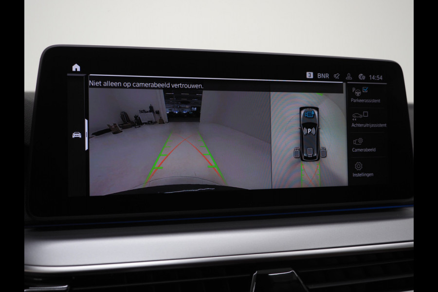 BMW 5 Serie Touring 520e | Leder | HUD | Adaptive Cruise | 360 | Dodehoek | Sfeerlicht | Stoelverwarming