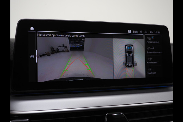 BMW 5 Serie Touring 520e | Leder | HUD | Adaptive Cruise | 360 | Dodehoek | Sfeerlicht | Stoelverwarming