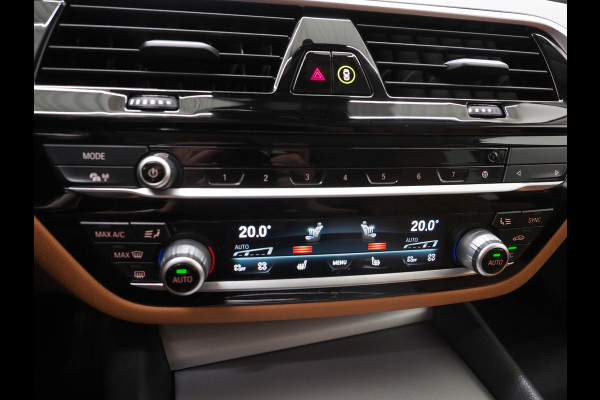 BMW 5 Serie Touring 520e | Leder | HUD | Adaptive Cruise | 360 | Dodehoek | Sfeerlicht | Stoelverwarming