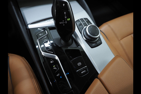 BMW 5 Serie Touring 520e | Leder | HUD | Adaptive Cruise | 360 | Dodehoek | Sfeerlicht | Stoelverwarming