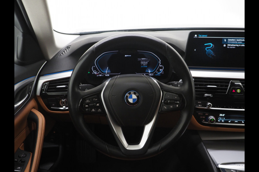 BMW 5 Serie Touring 520e | Leder | HUD | Adaptive Cruise | 360 | Dodehoek | Sfeerlicht | Stoelverwarming