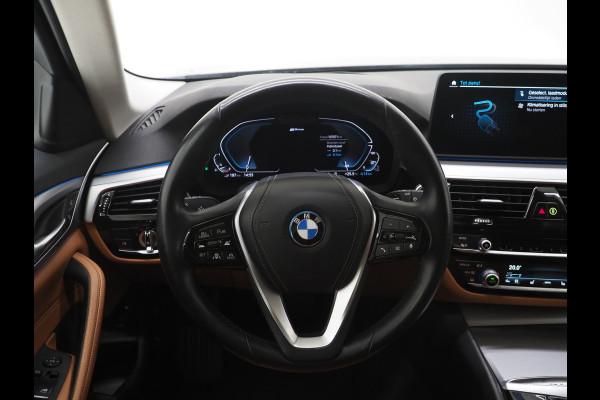 BMW 5 Serie Touring 520e | Leder | HUD | Adaptive Cruise | 360 | Dodehoek | Sfeerlicht | Stoelverwarming