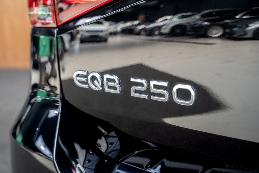 Mercedes-Benz EQB 250 Navi Leer 360° Camera Stoelverwarming PTS LM velgen Zwarte binnenhemel Elektr. bedienbare achterklep BTW auto!  SOH: 96,4%