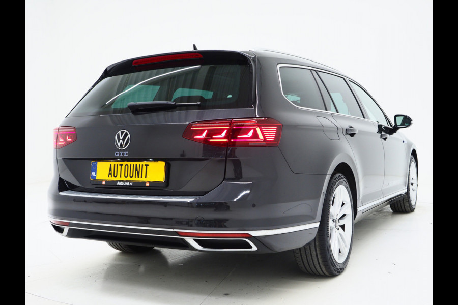 Volkswagen Passat Variant 1.4 TSI PHEV GTE | Panoramadak | Leder/Alcantara | Trekhaak | Massage | 360 | Sfeerlicht | Keyless