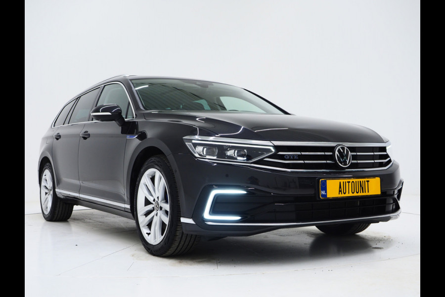 Volkswagen Passat Variant 1.4 TSI PHEV GTE | Panoramadak | Leder/Alcantara | Trekhaak | Massage | 360 | Sfeerlicht | Keyless