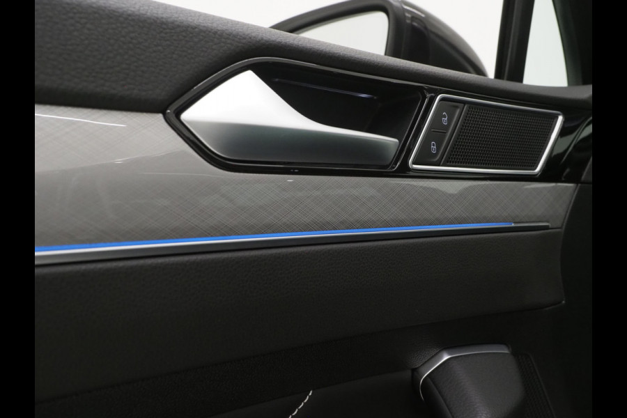 Volkswagen Passat Variant 1.4 TSI PHEV GTE | Panoramadak | Leder/Alcantara | Trekhaak | Massage | 360 | Sfeerlicht | Keyless