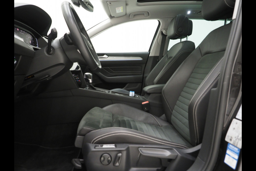 Volkswagen Passat Variant 1.4 TSI PHEV GTE | Panoramadak | Leder/Alcantara | Trekhaak | Massage | 360 | Sfeerlicht | Keyless