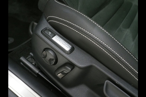 Volkswagen Passat Variant 1.4 TSI PHEV GTE | Panoramadak | Leder/Alcantara | Trekhaak | Massage | 360 | Sfeerlicht | Keyless