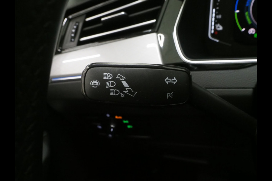 Volkswagen Passat Variant 1.4 TSI PHEV GTE | Panoramadak | Leder/Alcantara | Trekhaak | Massage | 360 | Sfeerlicht | Keyless
