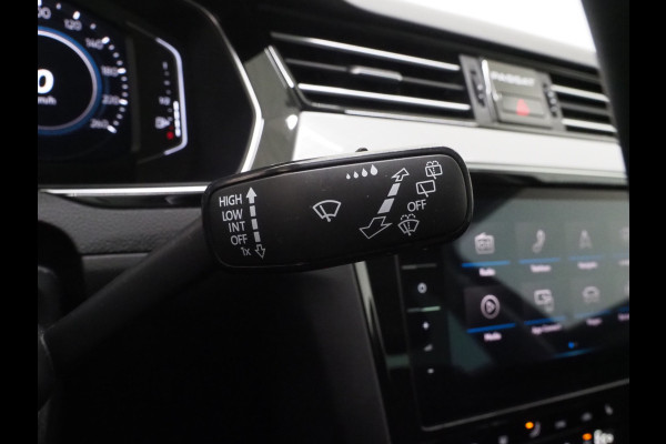Volkswagen Passat Variant 1.4 TSI PHEV GTE | Panoramadak | Leder/Alcantara | Trekhaak | Massage | 360 | Sfeerlicht | Keyless