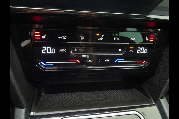 Volkswagen Passat Variant 1.4 TSI PHEV GTE | Panoramadak | Leder/Alcantara | Trekhaak | Massage | 360 | Sfeerlicht | Keyless