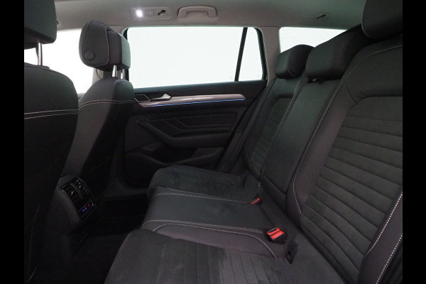 Volkswagen Passat Variant 1.4 TSI PHEV GTE | Panoramadak | Leder/Alcantara | Trekhaak | Massage | 360 | Sfeerlicht | Keyless