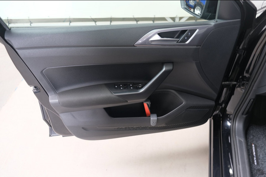 Volkswagen Polo 1.0 TSI Style - N.A.P. Airco, Cruise, Navi, PDC, Camera, Carplay, Virtual display, Stoelverwarming.