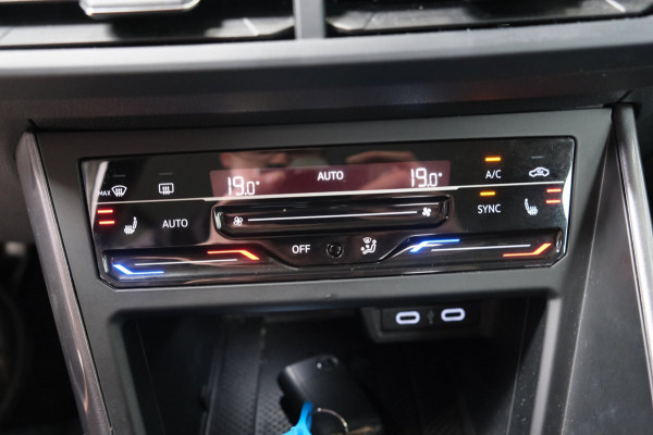 Volkswagen Polo 1.0 TSI Style - N.A.P. Airco, Cruise, Navi, PDC, Camera, Carplay, Virtual display, Stoelverwarming.