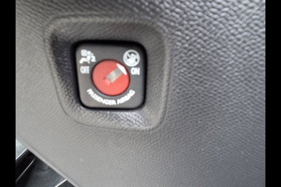 Peugeot 2008 1.2 automaat PureTech 130 GT uitvoering 1e eigenaar !!!