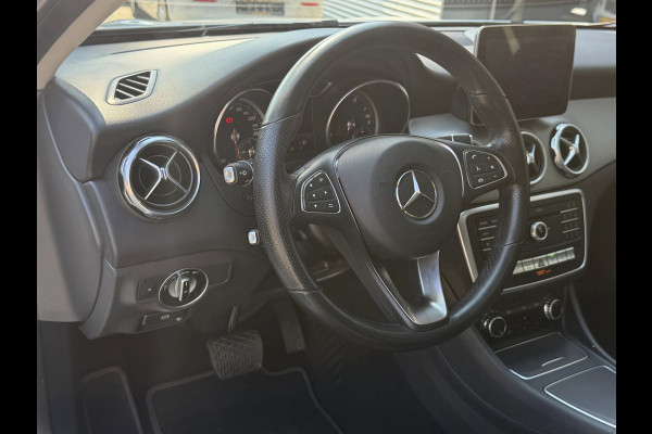 Mercedes-Benz GLA 180 URBAN Sport - AUTOMAAT I Panorama dak I Navigatie I Airco I Sport pakket I PDC I Dealer onderhouden