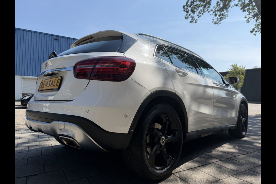 Mercedes-Benz GLA 180 URBAN Sport - AUTOMAAT I Panorama dak I Navigatie I Airco I Sport pakket I PDC I Dealer onderhouden