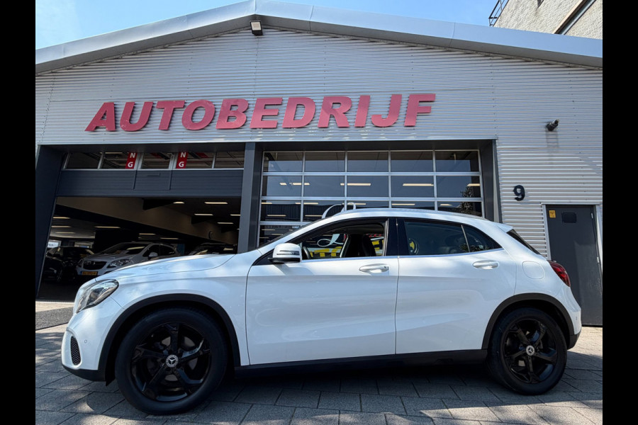 Mercedes-Benz GLA 180 URBAN Sport - AUTOMAAT I Panorama dak I Navigatie I Airco I Sport pakket I PDC I Dealer onderhouden