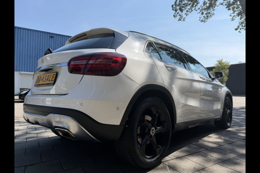 Mercedes-Benz GLA 180 URBAN Sport - AUTOMAAT I Panorama dak I Navigatie I Airco I Sport pakket I PDC I Dealer onderhouden