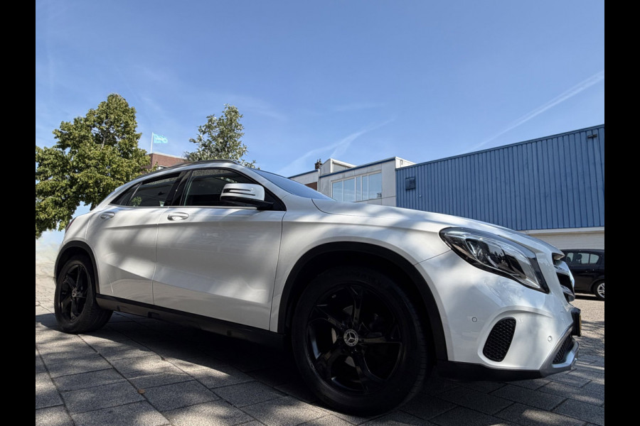 Mercedes-Benz GLA 180 URBAN Sport - AUTOMAAT I Panorama dak I Navigatie I Airco I Sport pakket I PDC I Dealer onderhouden