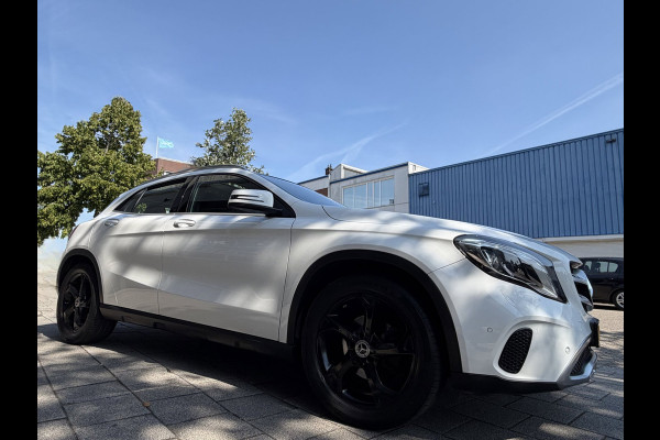 Mercedes-Benz GLA 180 URBAN Sport - AUTOMAAT I Panorama dak I Navigatie I Airco I Sport pakket I PDC I Dealer onderhouden