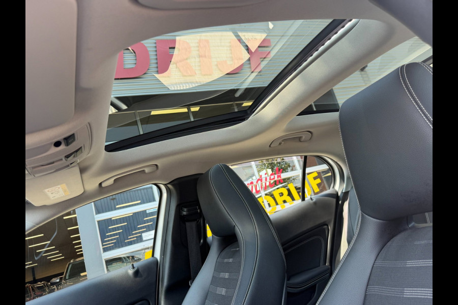 Mercedes-Benz GLA 180 URBAN Sport - AUTOMAAT I Panorama dak I Navigatie I Airco I Sport pakket I PDC I Dealer onderhouden