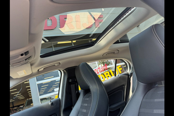 Mercedes-Benz GLA 180 URBAN Sport - AUTOMAAT I Panorama dak I Navigatie I Airco I Sport pakket I PDC I Dealer onderhouden