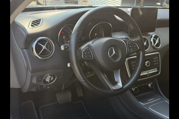 Mercedes-Benz GLA 180 URBAN Sport - AUTOMAAT I Panorama dak I Navigatie I Airco I Sport pakket I PDC I Dealer onderhouden