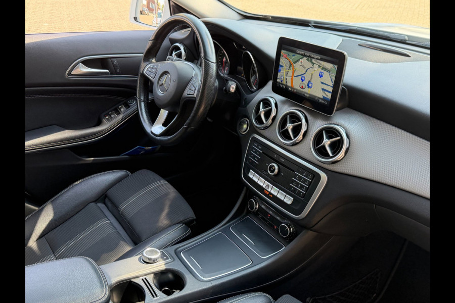 Mercedes-Benz GLA 180 URBAN Sport - AUTOMAAT I Panorama dak I Navigatie I Airco I Sport pakket I PDC I Dealer onderhouden