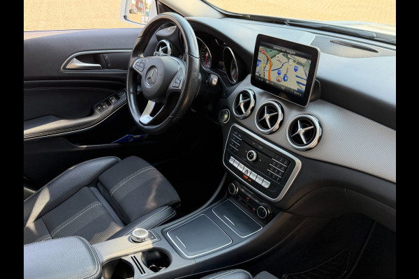 Mercedes-Benz GLA 180 URBAN Sport - AUTOMAAT I Panorama dak I Navigatie I Airco I Sport pakket I PDC I Dealer onderhouden