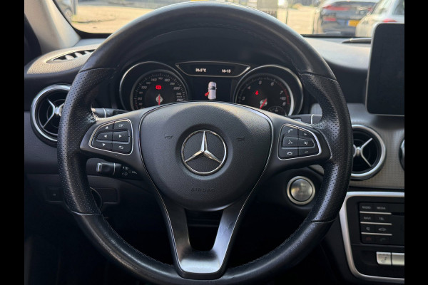 Mercedes-Benz GLA 180 URBAN Sport - AUTOMAAT I Panorama dak I Navigatie I Airco I Sport pakket I PDC I Dealer onderhouden