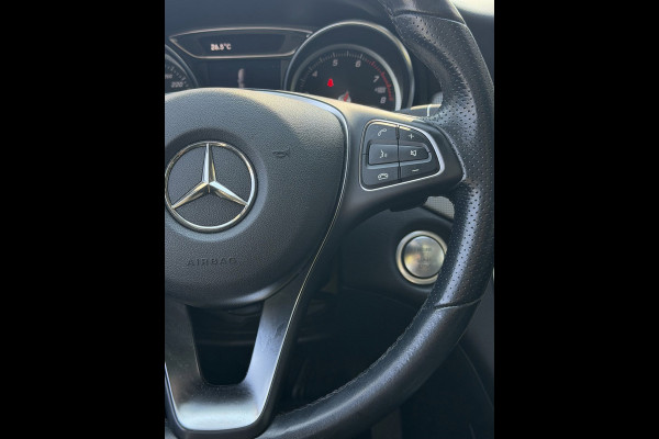 Mercedes-Benz GLA 180 URBAN Sport - AUTOMAAT I Panorama dak I Navigatie I Airco I Sport pakket I PDC I Dealer onderhouden