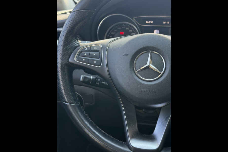Mercedes-Benz GLA 180 URBAN Sport - AUTOMAAT I Panorama dak I Navigatie I Airco I Sport pakket I PDC I Dealer onderhouden