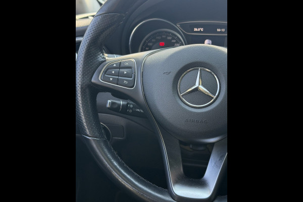 Mercedes-Benz GLA 180 URBAN Sport - AUTOMAAT I Panorama dak I Navigatie I Airco I Sport pakket I PDC I Dealer onderhouden