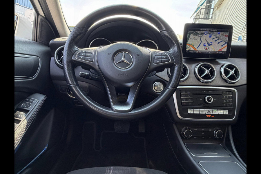 Mercedes-Benz GLA 180 URBAN Sport - AUTOMAAT I Panorama dak I Navigatie I Airco I Sport pakket I PDC I Dealer onderhouden