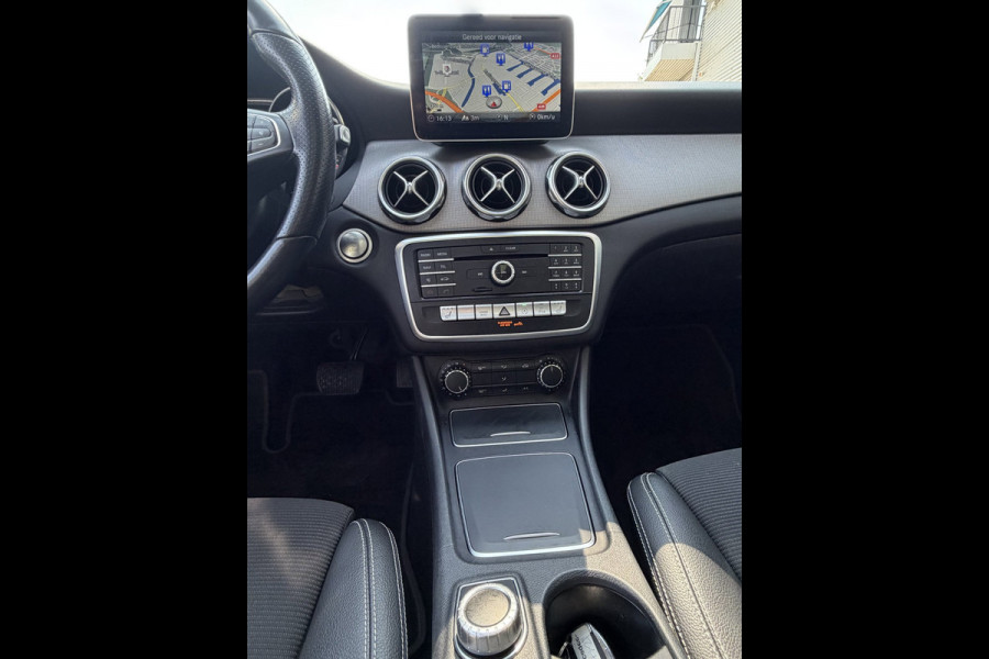 Mercedes-Benz GLA 180 URBAN Sport - AUTOMAAT I Panorama dak I Navigatie I Airco I Sport pakket I PDC I Dealer onderhouden