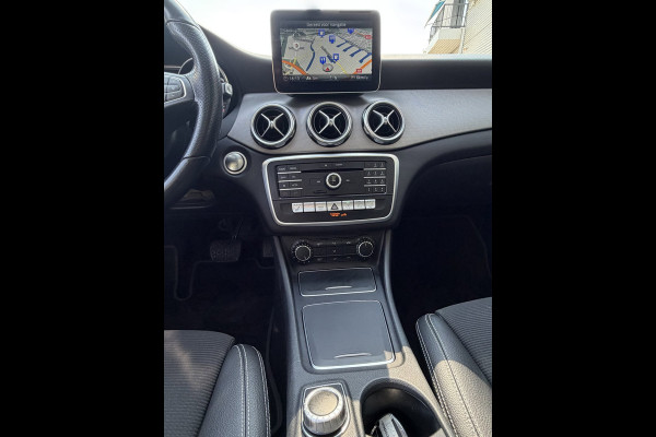 Mercedes-Benz GLA 180 URBAN Sport - AUTOMAAT I Panorama dak I Navigatie I Airco I Sport pakket I PDC I Dealer onderhouden
