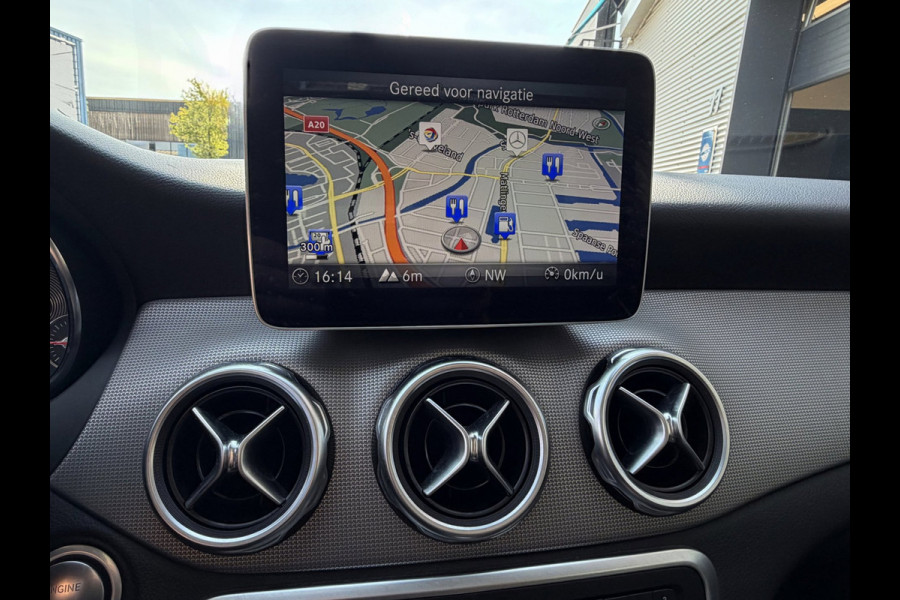 Mercedes-Benz GLA 180 URBAN Sport - AUTOMAAT I Panorama dak I Navigatie I Airco I Sport pakket I PDC I Dealer onderhouden