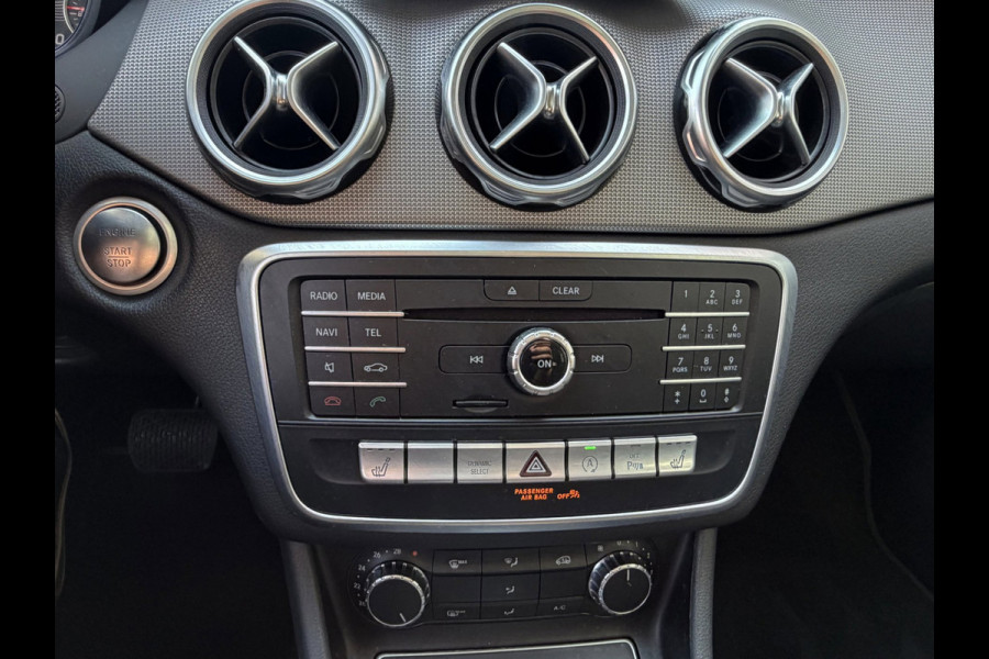 Mercedes-Benz GLA 180 URBAN Sport - AUTOMAAT I Panorama dak I Navigatie I Airco I Sport pakket I PDC I Dealer onderhouden