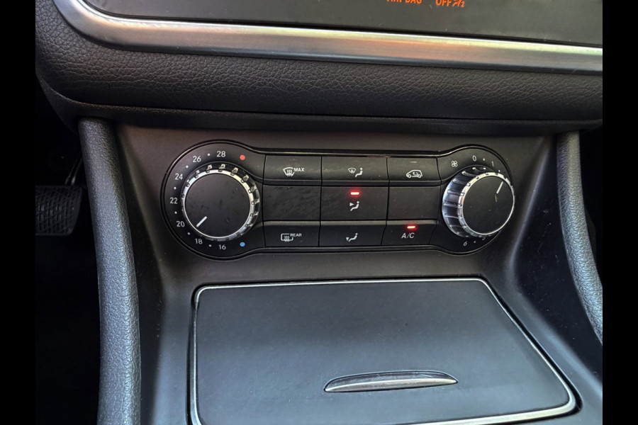 Mercedes-Benz GLA 180 URBAN Sport - AUTOMAAT I Panorama dak I Navigatie I Airco I Sport pakket I PDC I Dealer onderhouden