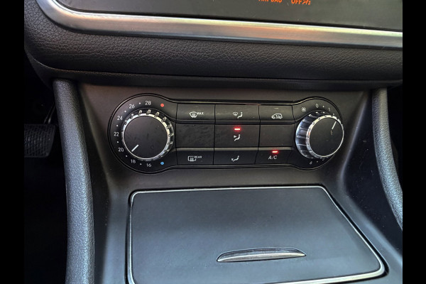 Mercedes-Benz GLA 180 URBAN Sport - AUTOMAAT I Panorama dak I Navigatie I Airco I Sport pakket I PDC I Dealer onderhouden